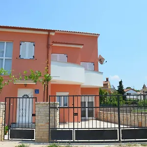 Family House Branka With Pool Ferienhaus Peroj